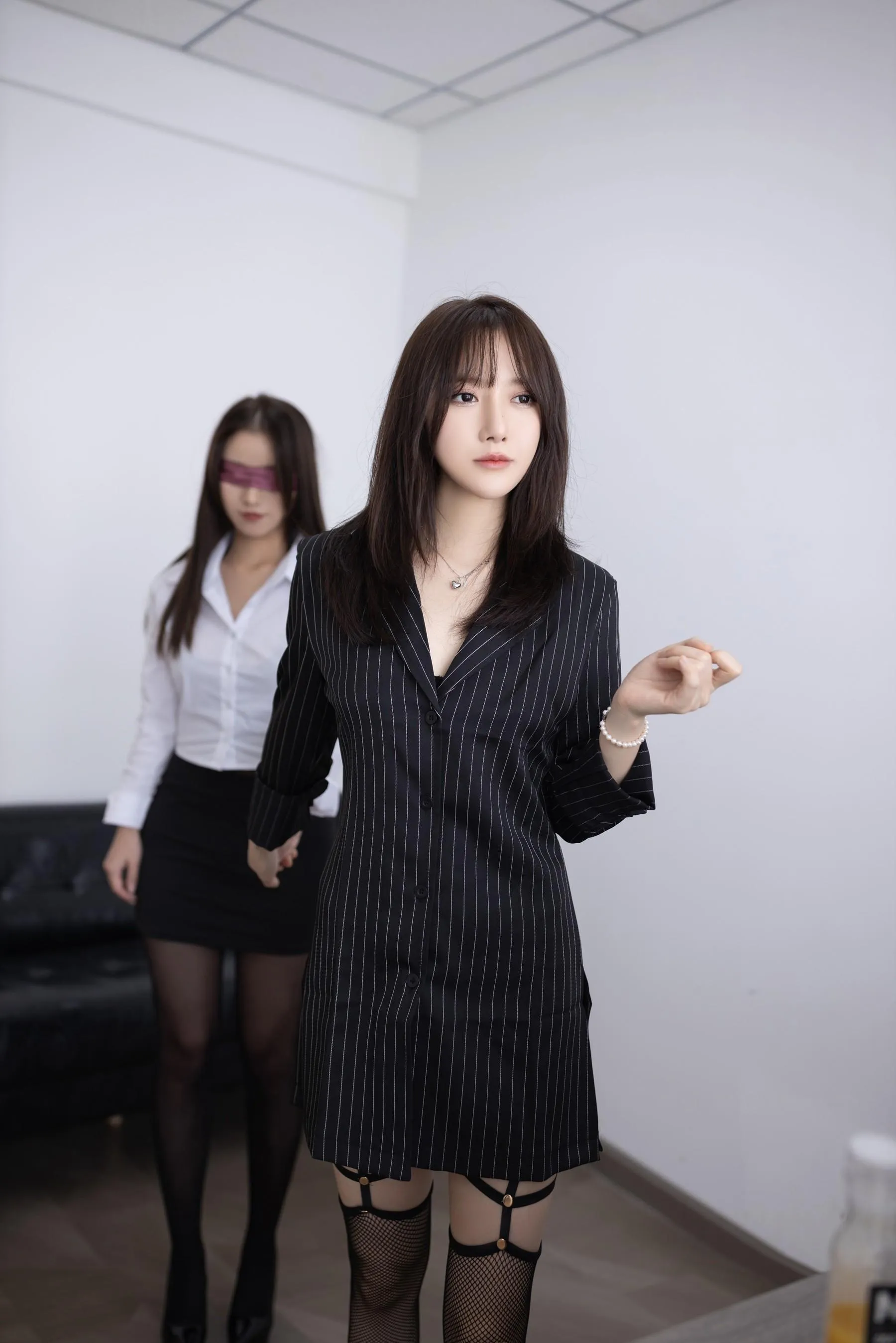 NO.0034 秀人名模鱼子酱Fish内部私购未上架《隐蔽的房间》写真 [47P]插图5